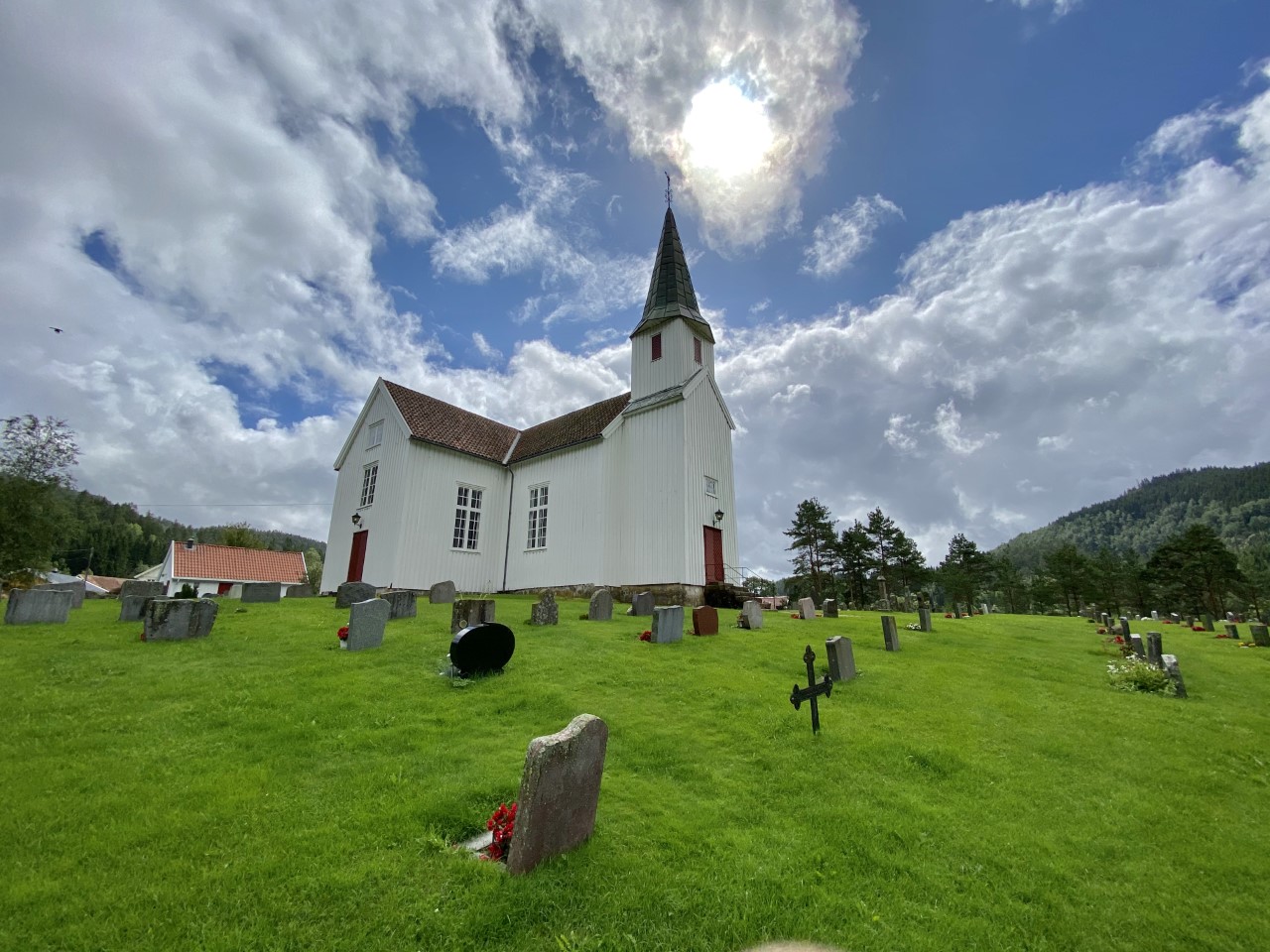 Om Laudal Kirke - Lindesnes Kirkelige Fellesråd